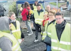  ??  ?? Les gilets jaunes d’aussonne sont toujours aussi déterminés.