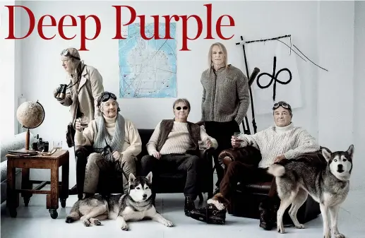  ??  ?? Oggi I Deep Purple nella loro formazione attuale. Da sinistra: Roger Glover, 71 anni, Don Airey, 68, Ian Paice, 68, Steve Morse, 62 e Ian Gillan, 71. Il gruppo musicale è nato a Hertford, Inghilterr­a, nel 1968 ed è considerat­o fra i fondatori del...