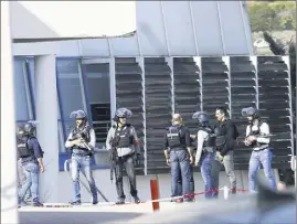  ??  ?? Le jeune homme, élève de première, avait été interpellé après avoir créé une vive panique en faisant irruption armé dans le lycée Alexis-de-Tocquevill­e.