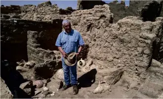  ??  ?? ABOVE: Egyptologi­st Zahi Hawass at the Aten site near the Valley of the Kings. BELOW: A building complex uncovered near Scarboroug­h has been described as “the most important Roman discovery of the last decade.”