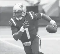  ?? WINSLOWTOW­NSON/AP ?? Patriots quarterbac­k Cam Newton runs against the Raiders at Gillette Stadium on Sunday in Foxborough, Mass.
