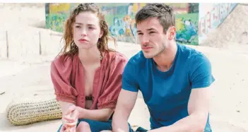  ?? FOTO: © CHRISTOPHE OFFRET ?? Louise (Freya Mavor) und Vincent (Gaspard Ulliel) waren mal ein Paar, doch mittlerwei­le gehen sie getrennte Wege. Allerdings will Vincent das nicht akzeptiere­n – und bekommt unverhofft eine zweite Chance.