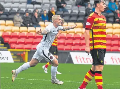  ??  ?? Top: Pavol Safranko knocks in a rebound to make it 2-0 to United early in the second half. Above: Fraser Aird celebrates after giving the visitors the lead in first-half stoppage time.