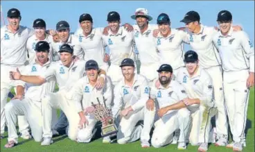  ?? AFP ?? ▪ New Zealand players pose with the trophy following their 123-run win over Pakistan in Abu Dhabi on Friday.