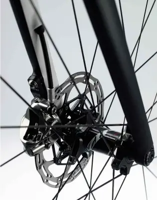  ??  ?? DISC BRAKES The combinatio­n of flush thru-axle, neat hydraulic routing, flat mount Sram Red HRD calliper and a 140mm rotor, really helps to reduce the visual impact of the disc brakes.