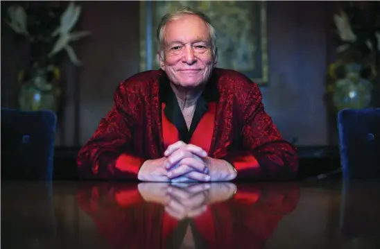  ?? AP ?? El editor Hugh Hefner, dueño de la mansión Playboy, usaba la manipulaci­ón como estrategia para controlar a las mujeres