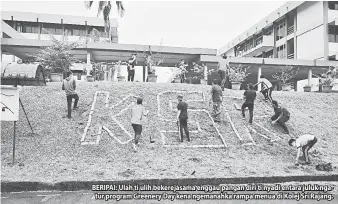  ??  ?? BERIPAI: Ulah ti ulih bekerejasa­ma enggau pangan diri ti nyadi entara juluk ngatur program Greenery Day kena ngemanahka rampa menua di Kolej Sri Rajang.