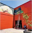  ?? ?? LA OBRA. Mujer en diálogo con el progreso se ubicaba en el Mercado Juárez y es obra de Sego Ovbal.