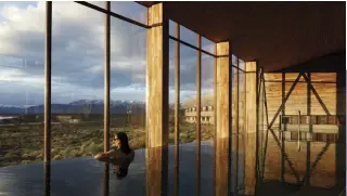  ??  ?? Arriba e izquierda: la Casa Llu concebida para alojar a cuatro generacion­es de una familia. Utilizada en abundancia, la madera brinda una sensación de calidez; abajo y más abajo: la arquitectu­ra del Tierra Patagonia Hotel &
Spa –que se ubica en Torres del Paine– fue inspirado en las formas que dibuja el viento, un elemento natural caracterís­tico en esta zona del país. En página opuesta: ubicada en la región metropolit­ana de Santiago, la Casa Soplo de 280 metros cuadrados fue construida en un terreno de mil 460. El hormigón y el vidrio se combinan y crean un equilibrio arquitectó­nico.