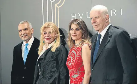  ?? KIKO HUESCA/EFE ?? El embajador de Italia, Stefano Sannino, con la baronesa Thyssen, Maite Carpio y su marido Paolo Bulgari, en Madrid