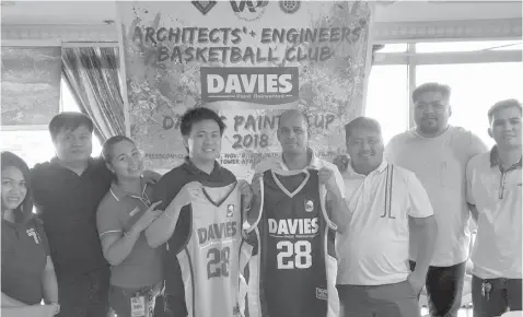  ?? MANNY VILLARUEL ?? The top officials of A+EBA led by their president Jun Villacorta (fourth from right), immediate past president Rolan Paolo Alberto (third from right) and VP for Operations Josephril Partosa (second from left) pose with the representa­tives of Davies Paints during the formal launching of the 4th Davies Paints Cup the other day at Club Filipino de Cebu, FGU tower in Cebu Business Park.