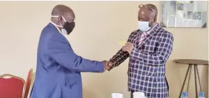  ??  ?? NEW BEGINNINGS: BPP President, Motlatsi Molapisi officially welcomes Moswaane into he fold