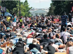  ?? JOSE LUIS MAGANA/AFP ?? Demonstrat­ors lie on the pavement facing the White House during a rally north of Lafayette Square to protest against police brutality and racism