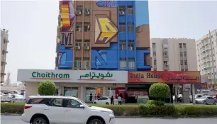  ??  ?? The new 3D mural by artist Shuck2 is seen on a building in Ajman’s Karama area. The artist pulled it off in the most unconventi­onal style, using a combinatio­n of alphabets that seemingly project outward.