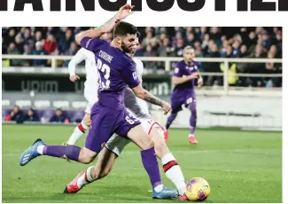  ?? BERTI/SESTINI ?? L’intervento in area di rigore di Alessio Romagnoli su Patrick Cutrone