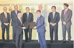  ??  ?? Najib (back row, third right) witnesses the document exchange between Tajuddin (front, right) and Teraju chief executive officer Datuk Husni Salleh (from left) while launching the Invest Malaysia 2017 yesterday.Also present were Minister of...