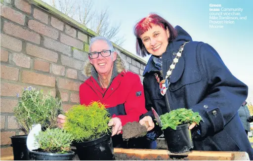  ??  ?? Green team Community council vice chair, Mike Tomlinson, and Provost Helen Moonie