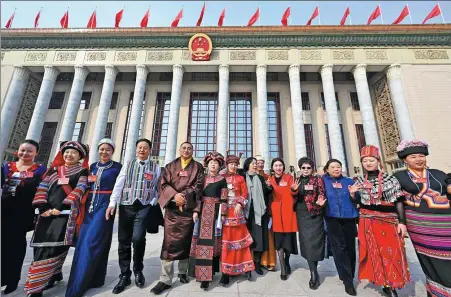  ?? CHEN YEHUA / XINHUA ?? National political advisers pose in front of the Great Hall of the People in Beijing on Sunday after the closing meeting of the second session of the 14th National Committee of the Chinese People’s Political Consultati­ve Conference.