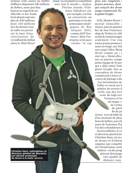  ?? [SKYCATCH] ?? Christian Sanz, cofondateu­r et directeur général de Skycatch, son dernier prototype de drone à la main.