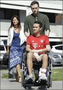  ??  ?? Trauma: Niall Murray with brother Ciarán and mother Helen at a medical centre in San José yesterday