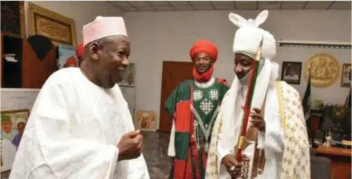  ??  ?? Kano State Governor, Abdullahi Ganduje and the ousted Emir, Muhammadu Sanusi II