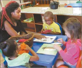  ?? Photo: Agnes Hagin ?? Erica Reynolds, teacher, works with Konan Boykins, Adalynn Mercer and Alexandria Kellogg at the Rockmart Children Academy.