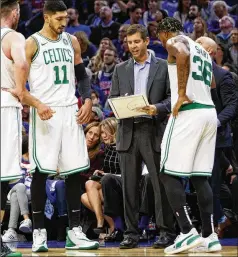  ?? CHRIS SZAGOLA / ASSOCIATED PRESS ?? Celtics coach Brad Stevens talks things over with his team during a game. The Celtics are one of the youngest NBA teams.