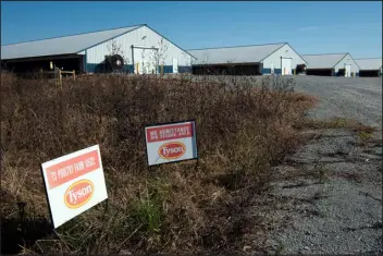  ?? RORY DOYLE — THE NEW YORK TIMES ?? Tyson chicken barns in Wildersvil­le, Tenn., on Nov. 2.