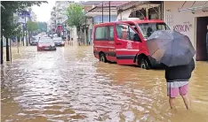  ??  ?? POPLAVE SU ZABELEŽENE U NEKOLIKO GRADOVA