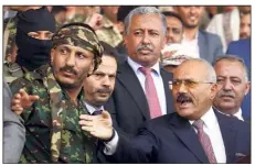  ?? (Photo EPA) ?? Après les propos «pro-saoudiens » de l’ancien président yéménite Ali Abdallah Saleh, l’alliance entre les deux composante­s rebelles semble avoir volé en éclats.