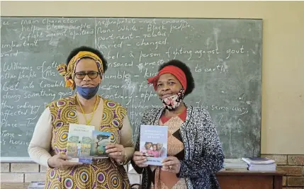  ?? Picture: FAITH QINGA ?? SHARING STORIES: Local authors Fundiswa Bangani, left, and Nomathemba Sikholi celebrate World Book Day with pupils at Nomzamo Secondary School