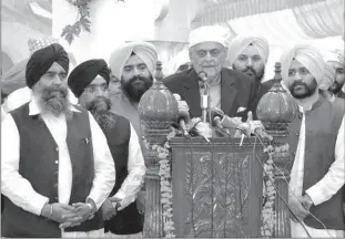  ??  ?? NANKANA SAHIB
Federal Minister for Narcotics Control, Brig (r) Ijaz Ahmad Shah addressing to Sikh ommunity at the eve of completion of 100-years (1921-2021) " Saka " (religious incident). -APP