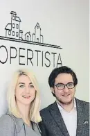  ??  ?? Katie Smitten i Lorenzo Ritella son los fundadores de la agencia en línea Propertist­a