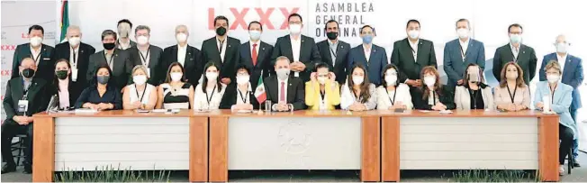  ?? FOTO/CORTESÍA ?? Víctor Manuel Macías Paredes, fue ratificado por tercera ocasión como vicepresid­ente de la región Centro-bajío-occidente de la CANACINTRA.