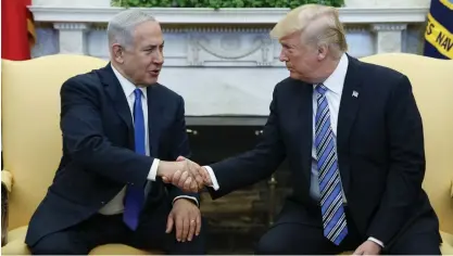  ?? EVAN VUCCI
FOTO: AP/TT/ ?? Israels premiärmin­ister Benjamin Netanyahu och USA:s president Donald Trump – en dynamisk duo.