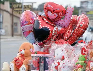  ?? Buy this photo at YumaSun.com PHOTO BY RANDY HOEFT/YUMA SUN ?? MYLAR BALLOONS AND OTHER VALENTINE’S DAY gifts fill a stand Wednesday afternoon along Avenue B.