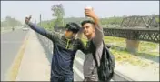  ?? HT PHOTO ?? People beat the internet ban in riothit Saharanpur by using the signal from adjoining Haryana on the Yamuna bridge.