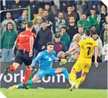  ?? ?? El delantero del Barcelona, Ferrán Torres (7) sentenció el duelo ante el Betis.