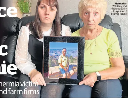  ?? ?? Memories Wife Mary and daughter Laura hold a picture of beloved Ronnie