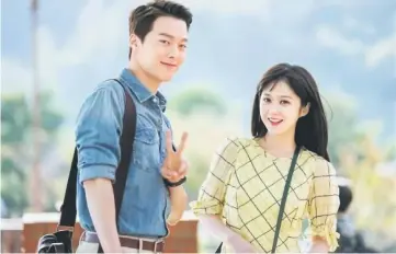  ??  ?? Jang Ki-yong with Jang Nara in a scene from ‘Couple on the Backtrack’.