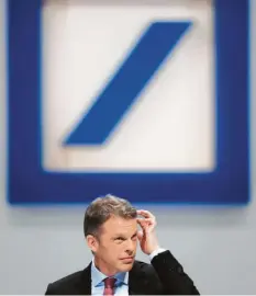  ?? Foto: Arne Dedert, dpa ?? Christian Sewing ist seit einem Jahr Chef der Deutschen Bank. Zuvor verantwort­ete er das Privatkund­engeschäft des Geldhauses.