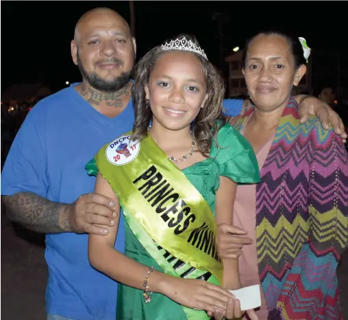  ?? Photo: Shratika Singh ?? Duavata Northern Crime Prevention Carnival Princess winner Miss Janta Tek Marie Chute with her parents, George Chute and Melania, at the Damodar City Complex land in Labasa on August 4, 2017.