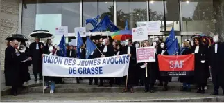  ?? (Photo archives M. R.) ?? Les avocats avaient déjà observé une manifestat­ion de ce type le  novembre dernier.