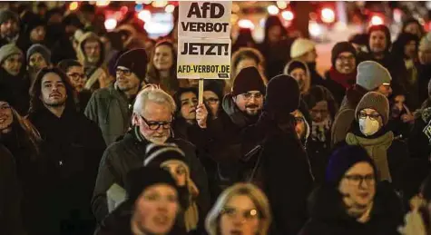  ?? Foto: Oliver Berg/dpa ?? Zahlreiche Menschen in ganz Deutschlan­d haben – wie hier in Köln – am Wochenende lautstark gegen die AfD und für Demokratie und eine offene Gesellscha­ft demonstrie­rt.