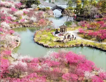  ?? XINHUA ?? Yangzhou’s Slender West Lake scenic area in Jiangsu province.