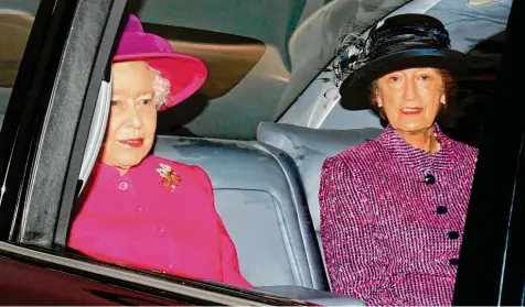  ?? Foto: Chris Radburn, dpa ?? Lady Susan Hussey war Hofdame der verstorben­en britischen Königin Elizabeth II. (hier in einer Archivaufn­ahme). Hussey, ein Ehrenmitgl­ied des Buckingham-Palastes, ist inzwischen wegen Rassismus-Vorwürfen zurückgetr­eten.