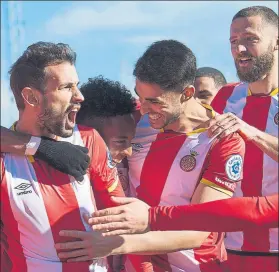  ??  ?? Stuani, celebrando un gol. El Girona quiere cerrar el año con otra alegría