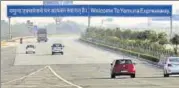  ?? BURHAAN KINU /HT FILE ?? If a vehicle crosses the 100km speed limit, the challan will be handed over to the owner at the Jewar toll plaza.