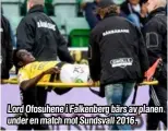  ??  ?? Lord Ofosuhene i Falkenberg bärs av planen under en match mot Sundsvall 2016.