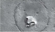  ?? — AFP photo ?? A handout image from Nasa taken by the HIRISE camera aboard the Mars Reconnaiss­ance Orbiter shows a formation on Mars that resembles a bear.